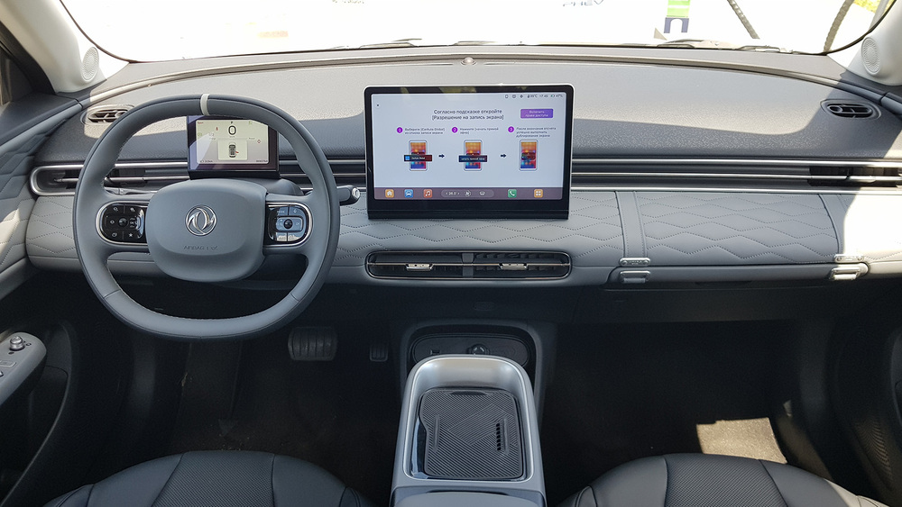 Dongfeng Box в Беларуси электромобиль интерьер салон первый ряд