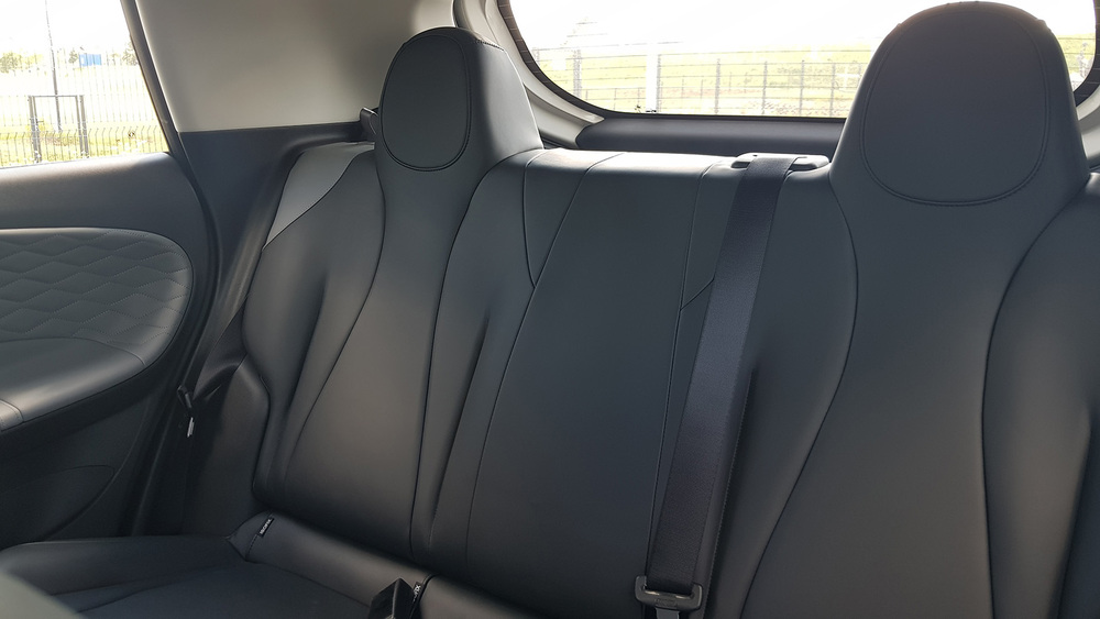 Dongfeng Box в Беларуси электромобиль салон второй ряд сидений