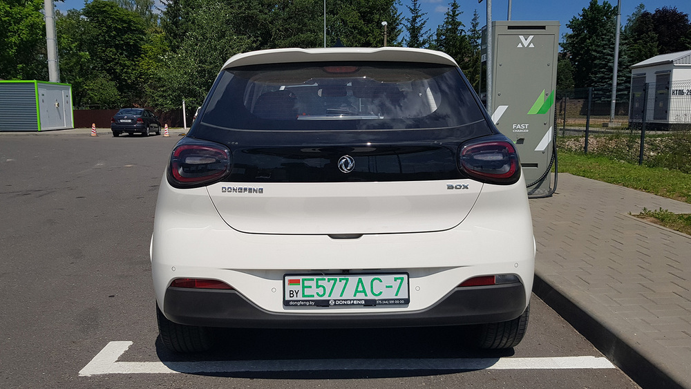 Dongfeng Box сзади в белорусском электромобиле