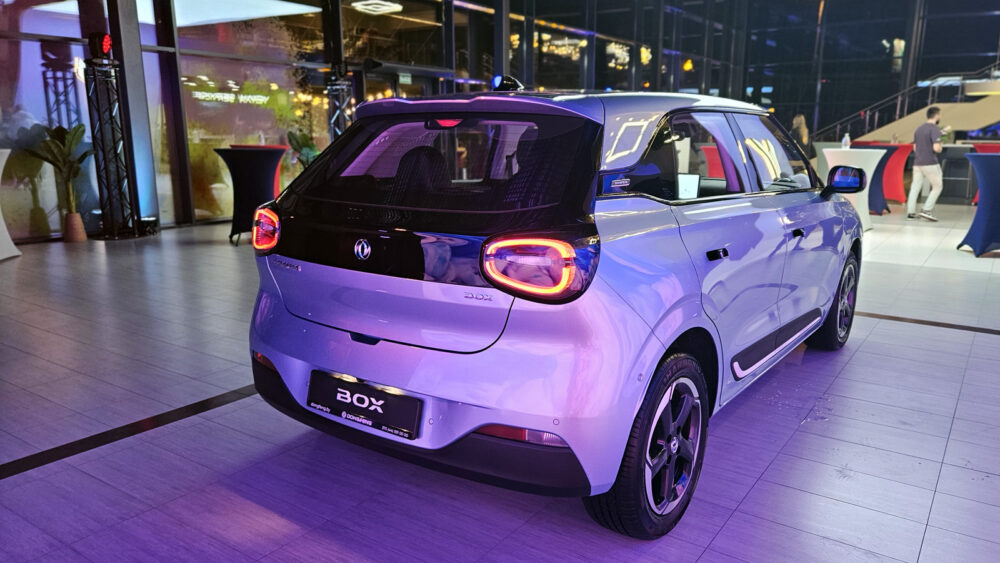 Dongfeng Box на презентации в Беларуси сбоку и сзади