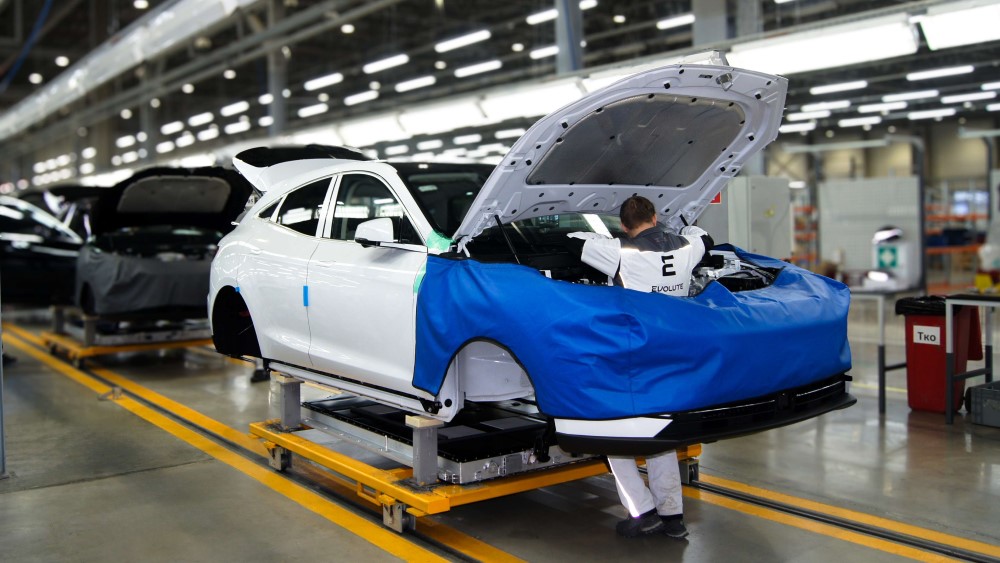 производство электрического кроссовера Evolute i-Jet motorinvest конвейер