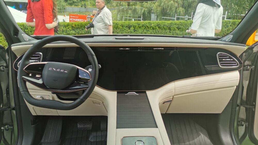 обновленный новый интерьер Exeed VX FL