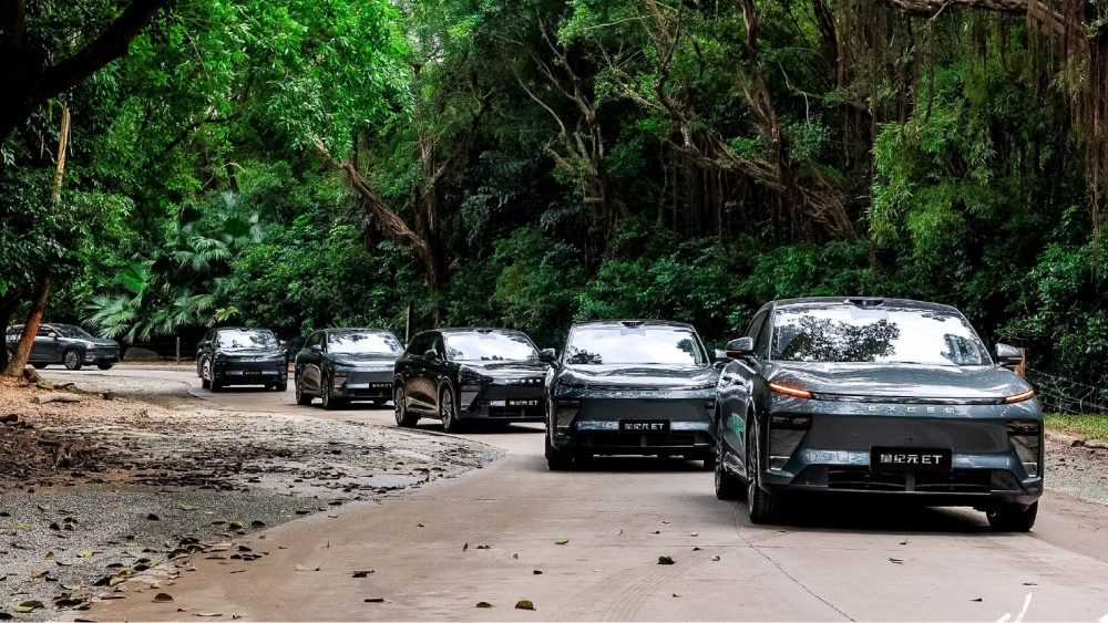 Exeed exlantix Et зеленый фронт в Китае