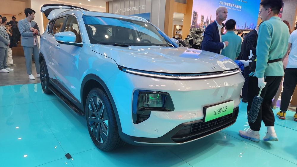 Jetour на Пекинском автосалоне Шанхай L7 презентация сбоку спереди