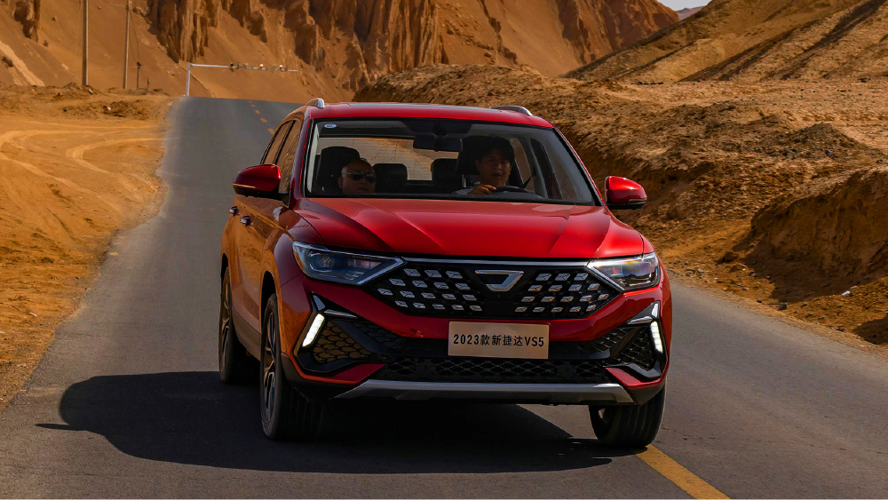 кроссовер jetta vs5 боковая передняя часть красная