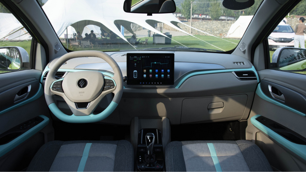 Электрический хэтчбек JMEV EV3 интерьер