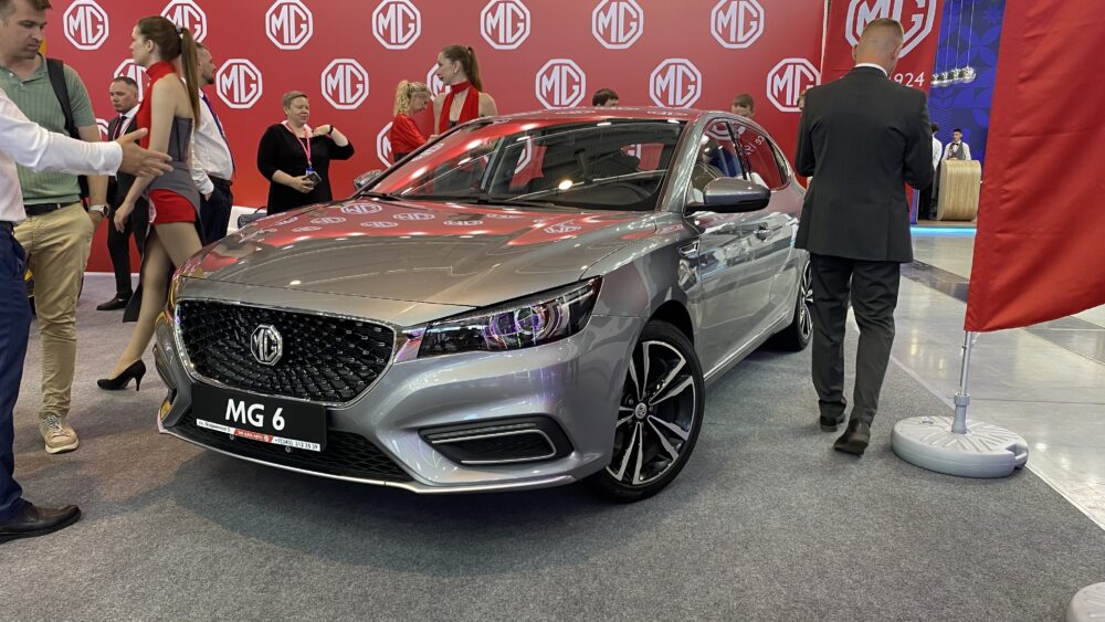 Лифтбэк MG 6 выставка ИННОПРОМ, передняя сторона