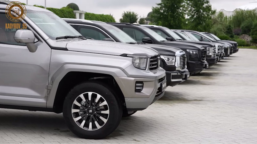 бак 700 рама внедорожник вид сбоку серебристый