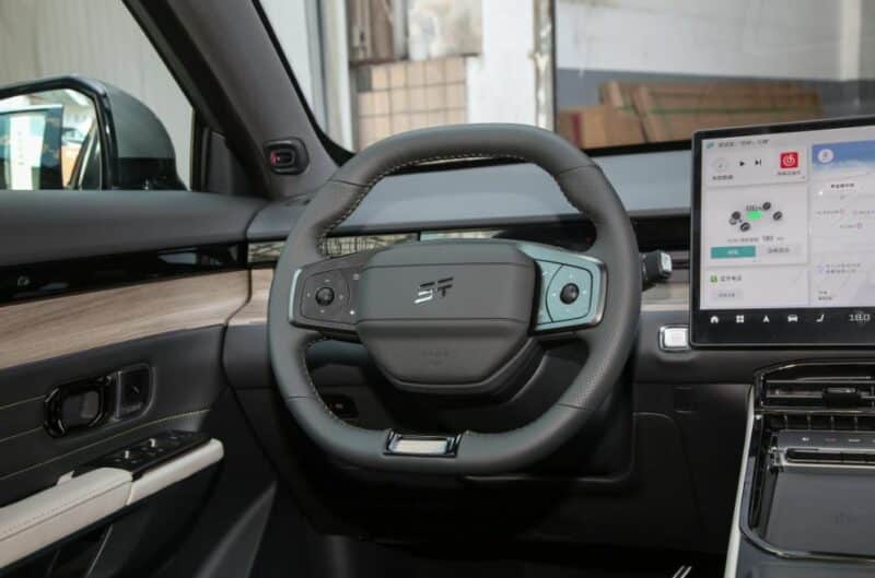В Китае кроссовер Jetour Shanhai L6 будет официально представлен в конце августа 2024 года.