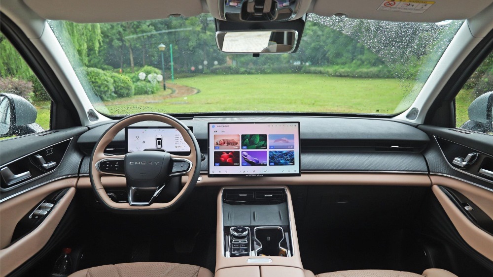 Интерьер кроссовера Chery Tiggo 8L