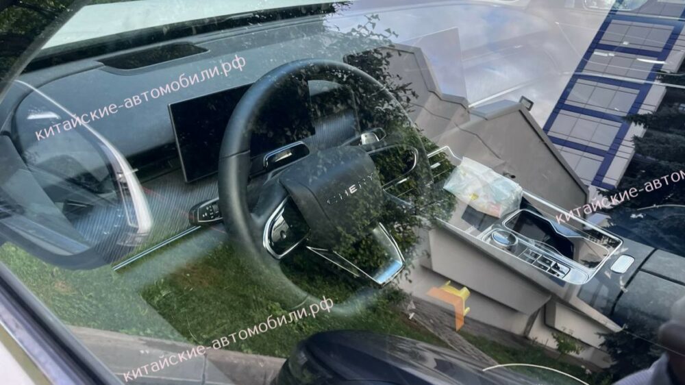 Кроссовер Chery Tiggo 8L в России салонный шпион