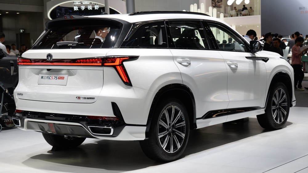 Changan CS75 Plus третьего поколения, вид сзади сбоку