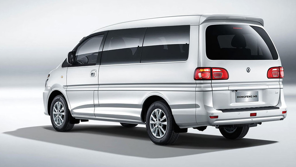 Микроавтобус Dongfeng M5, вид сбоку сзади