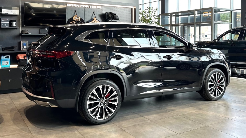 Рестайлинговый кроссовер Exeed TXL в дилерском центре