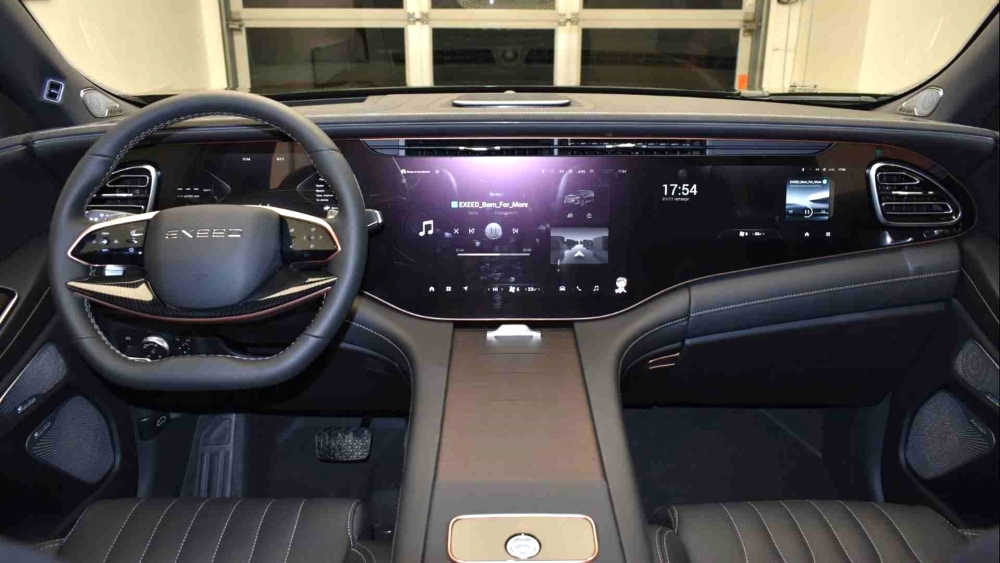 Кроссовер Exeed VX в комплектации Prestige купить новый у дилера автодом Варшавка салон интерьер