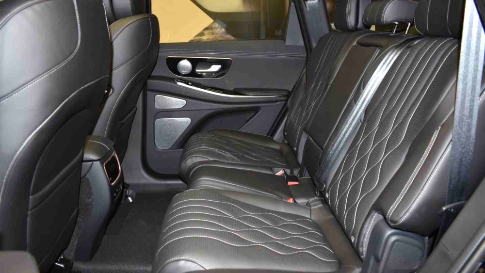 Кроссовер Exeed VX в комплектации Prestige купить новый у дилера автодом Варшавка салон интерьер второй ряд