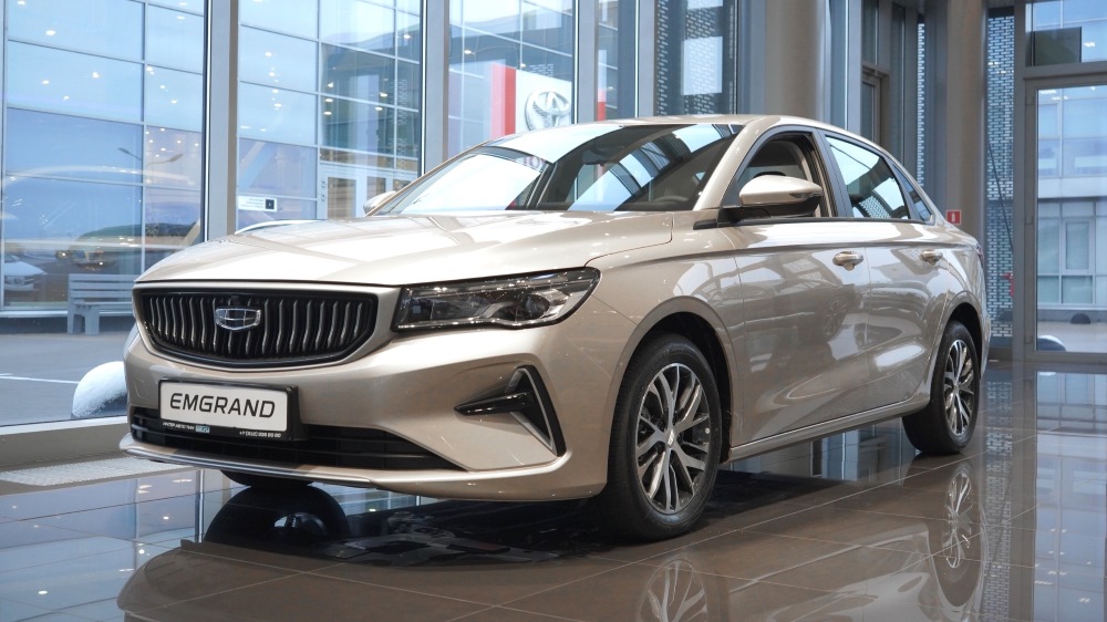 Geely Emgrand купить новый в автосалоне у дилера перед Парнас Санкт-Петербург