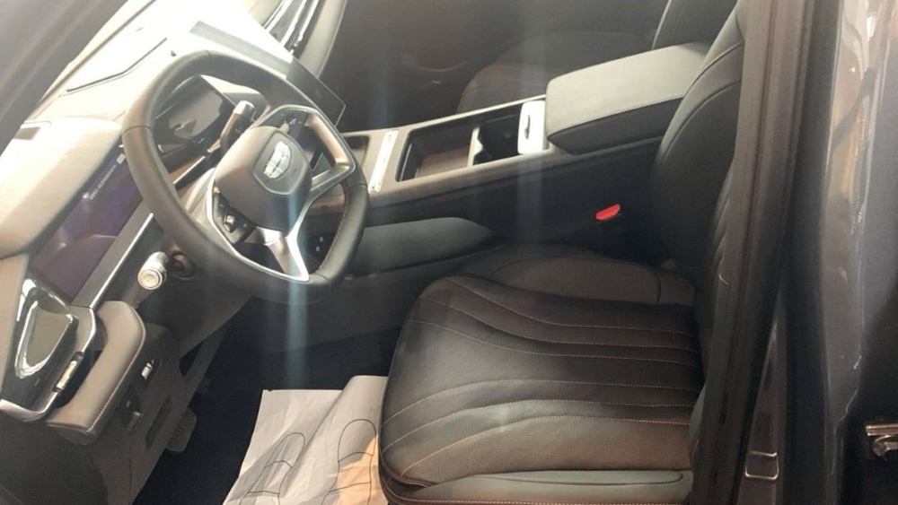 Geely Preface седан у дилера в салоне автомобиля