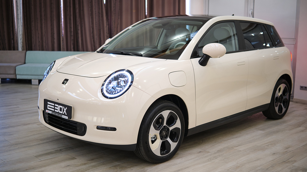 JAC E30X в Беларуси, вид спереди