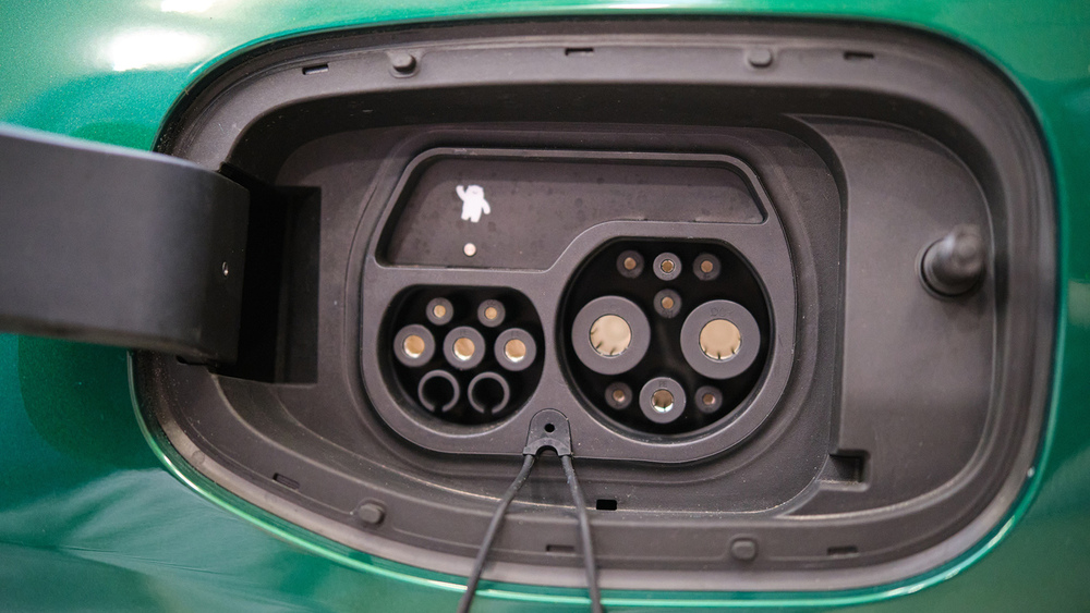 JAC E30X в порту зарядки в Беларуси