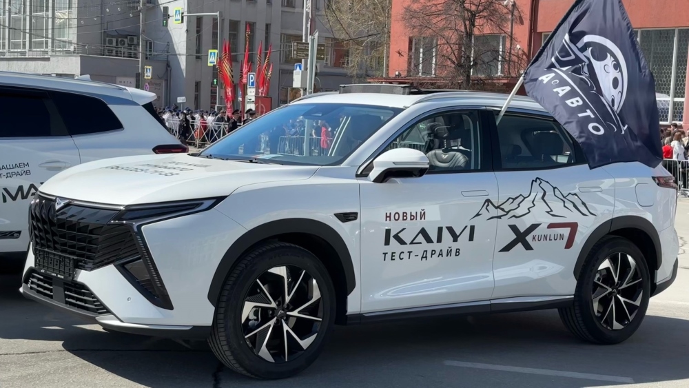 Kaiyi X7 Kunlun боковая передняя часть у дилера новая в автосалоне Новосибирск Luna auto