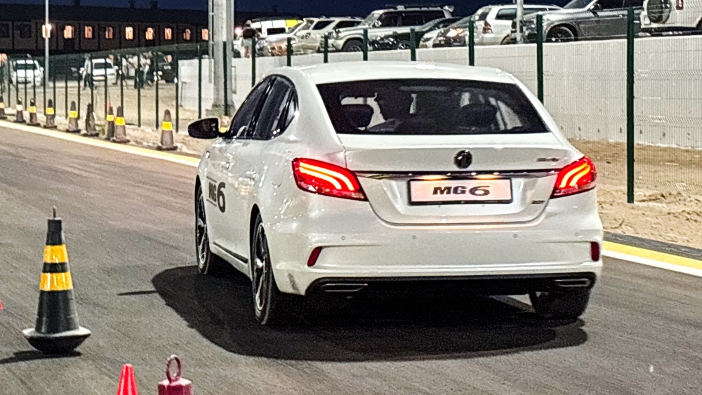 MG 6 в Казахстане сбоку и сзади