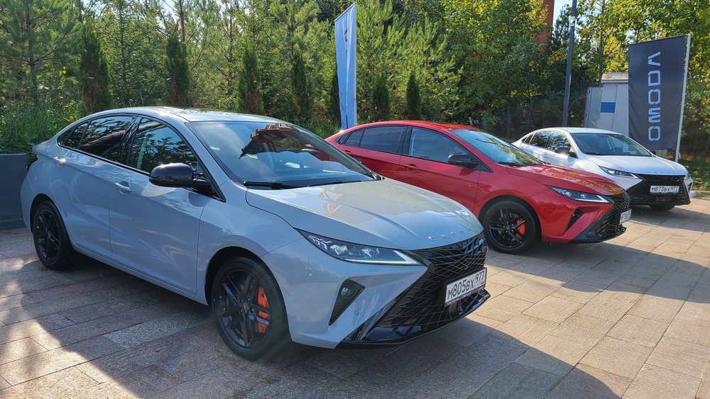 Omoda S5 GT вид сбоку спереди