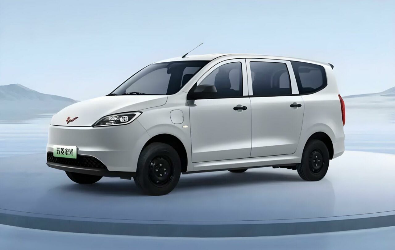 В Китае начались предварительные продажи Wuling Hongguang EV по цене от 9 850 долларов США. В Китае начались предварительные продажи Wuling Hongguang EV по цене от 9 850 долларов США.