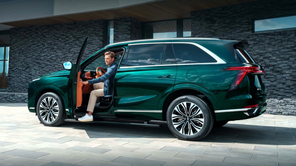 кроссовер Wey 07 вид сбоку