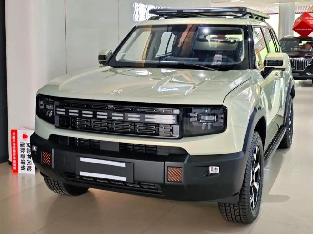 Передняя часть гибридного кроссовера Jetour T1