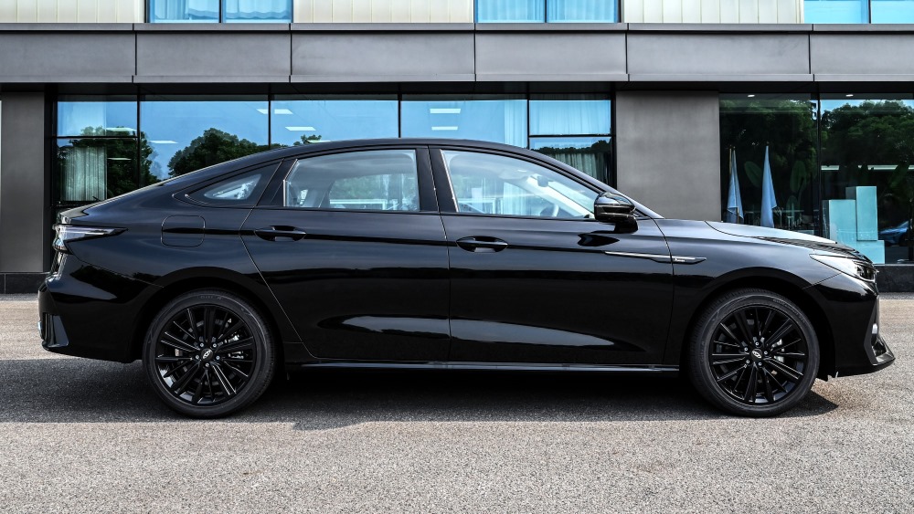 Chery Arrizo 8 Ultra Black Sedan Боковая передняя часть