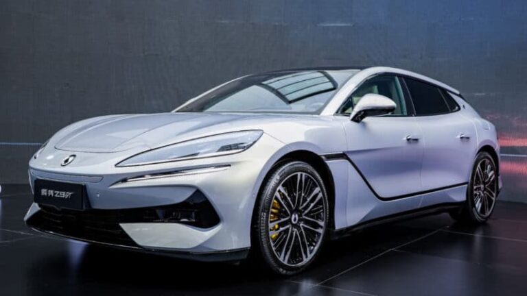 В Китае запущен в продажу долгожданный универсал Denza Z9 GT по цене от 47 450 долларов США