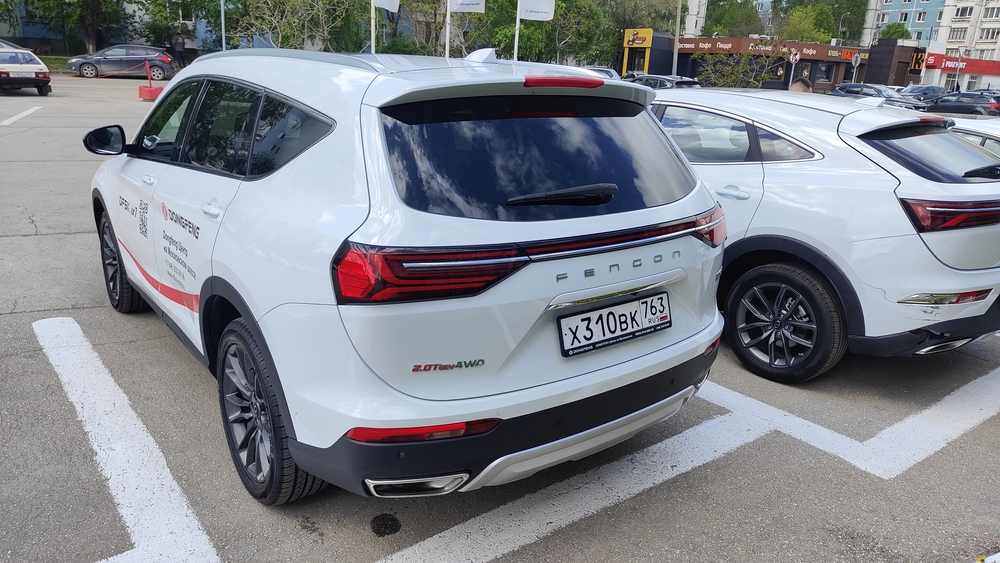 Dongfeng DFSK Fengon ix7 тест Мишин сторона задняя