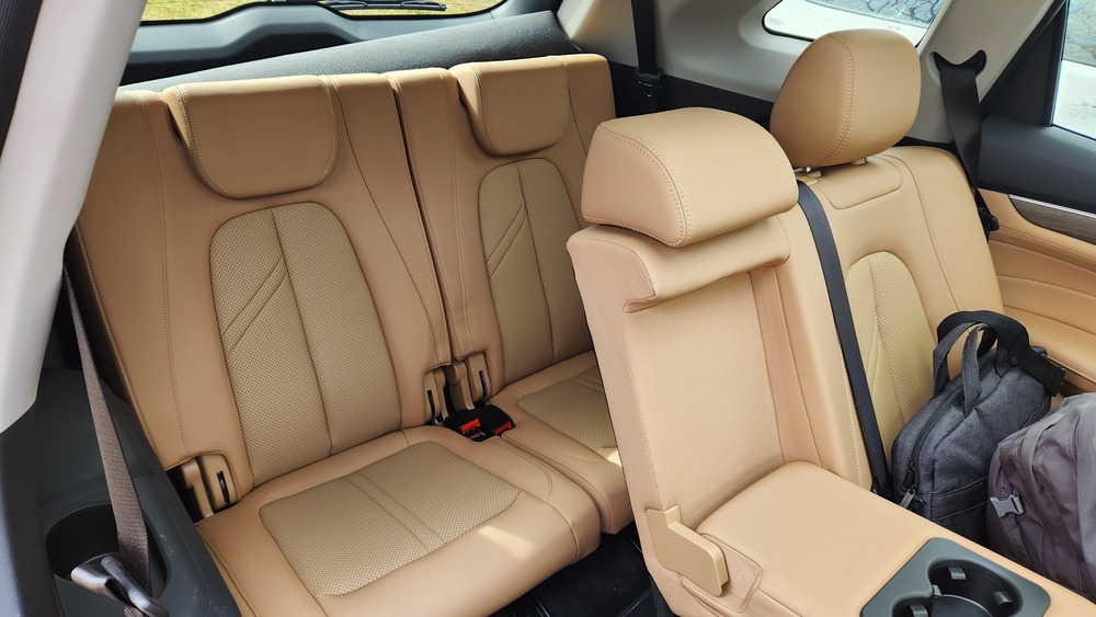 Гибридный кроссовер Evolute i-Space салон интерьер сиденья третий ряд