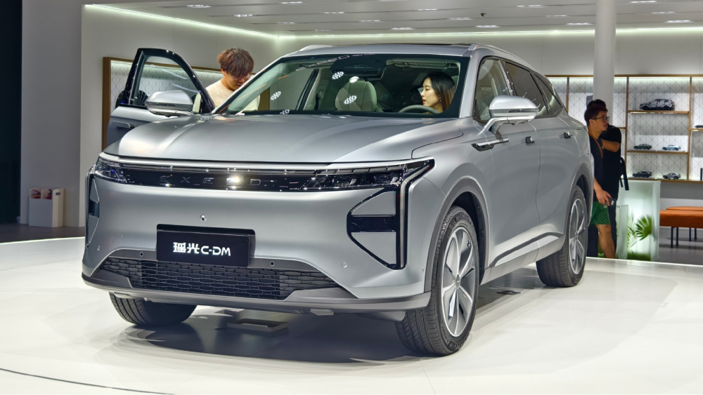 exeed rx c-dm awd полный привод кроссовер боковая передняя часть серый матовый