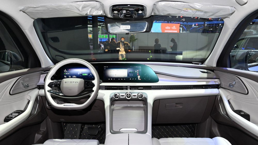 Интерьер салона Exeed RX C-DM