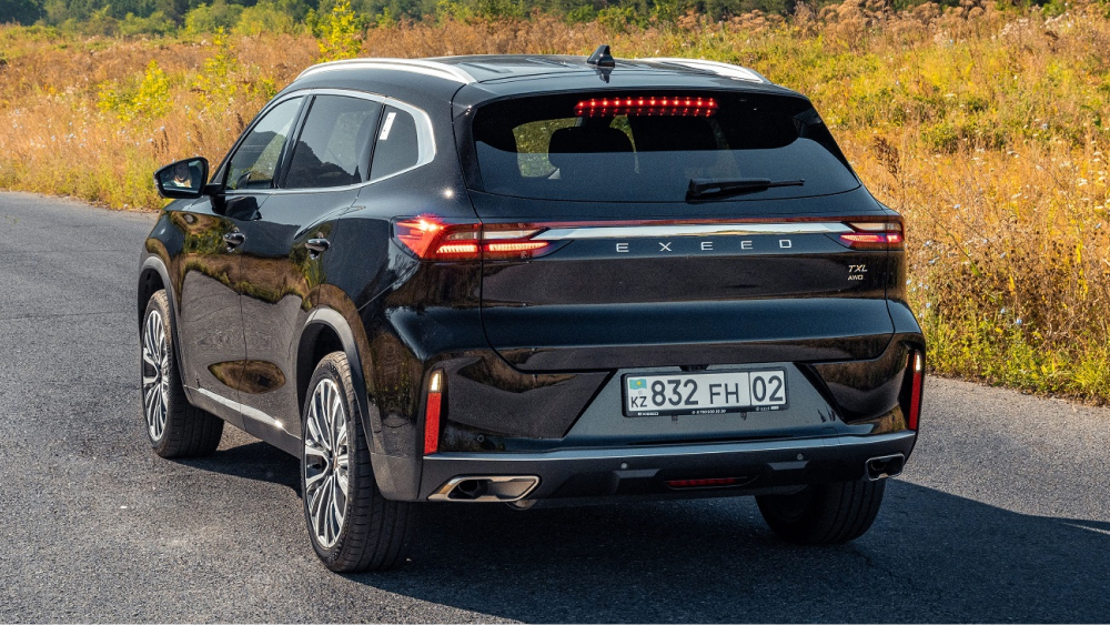 новый кроссовер exeed txl флагман черный боковая задняя часть 