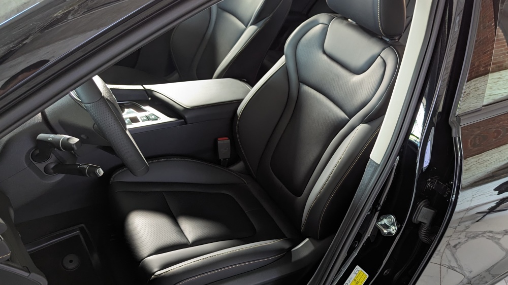 FAW Betune B70 для России салон салонные сиденья первого ряда