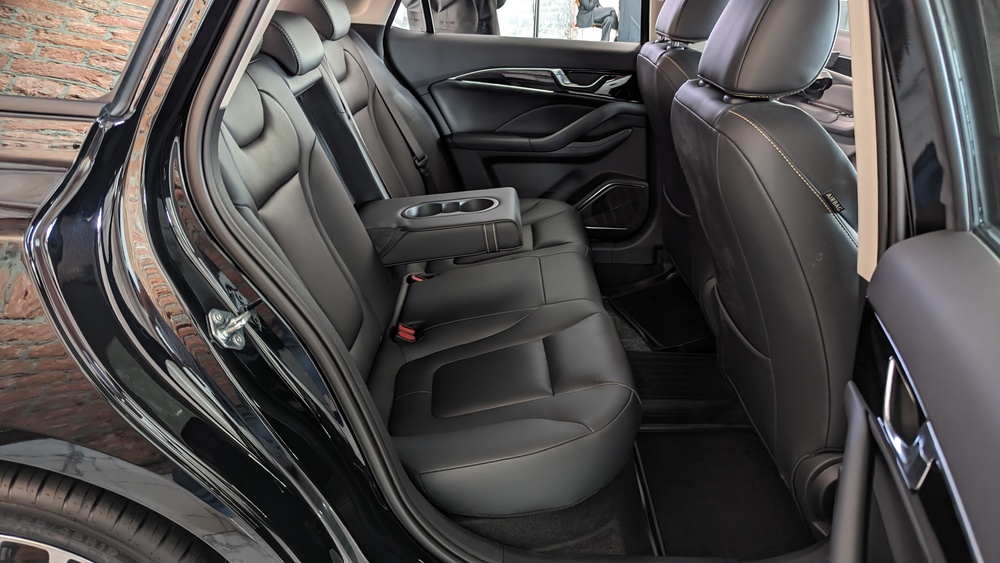 FAW Betune B70 для России салон салон второго ряда сидений