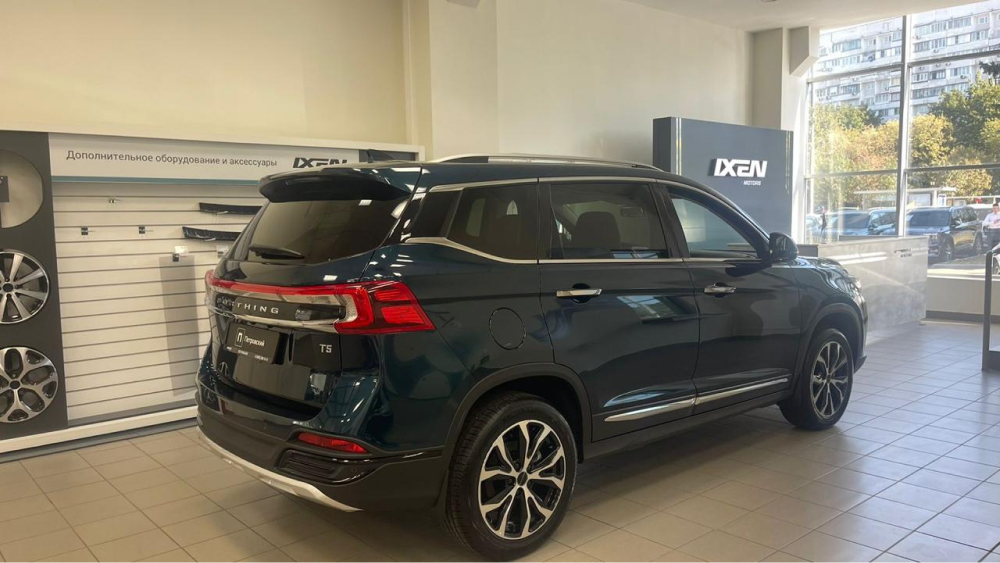 начало продаж forthing t5 кроссовер боковой задний синий