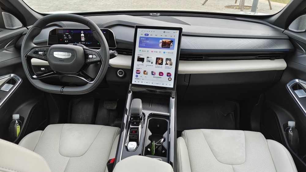 Интерьер салона Geely Atlas Cool