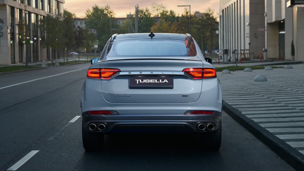Geely Tugella сзади