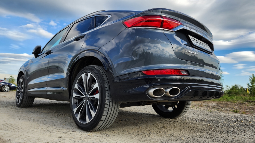 Обновленная задняя часть Geely Tugella
