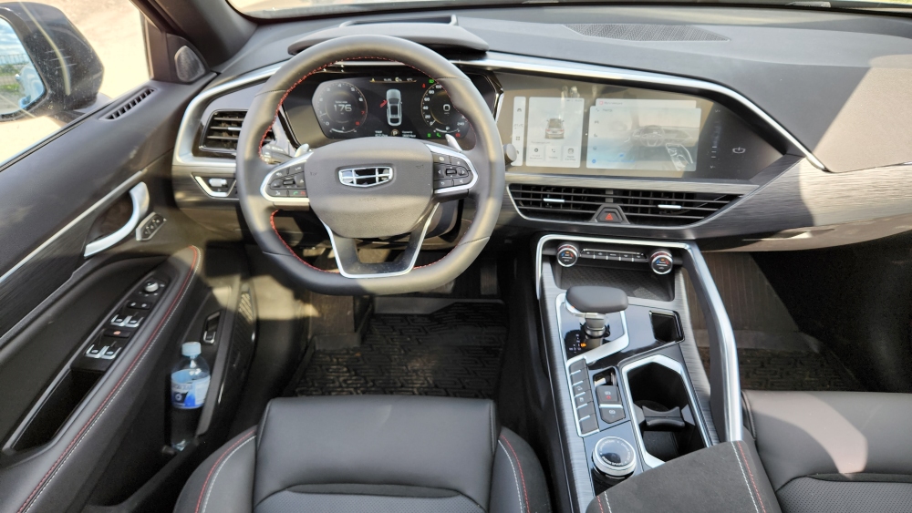 Интерьер Geely Tugella