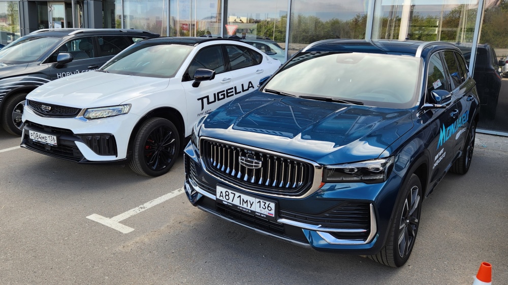 Geely Tugella Monjaro у дилера в автосалоне в Воронеже