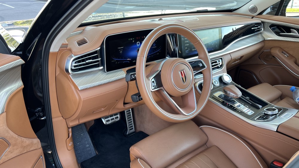 Интерьер Hongqi H9