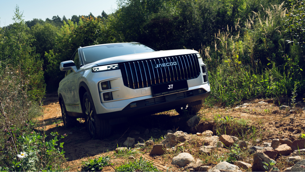 обновленный кроссовер jaeecoo j7 боковые передние серебристые