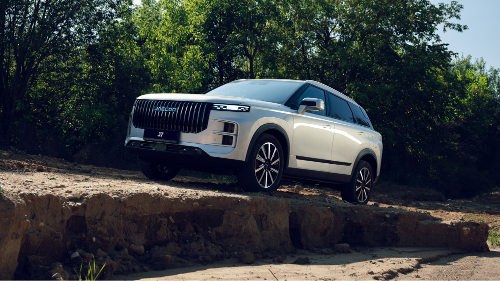 обновленный кроссовер jaeecoo j7 боковая передняя часть серебристый