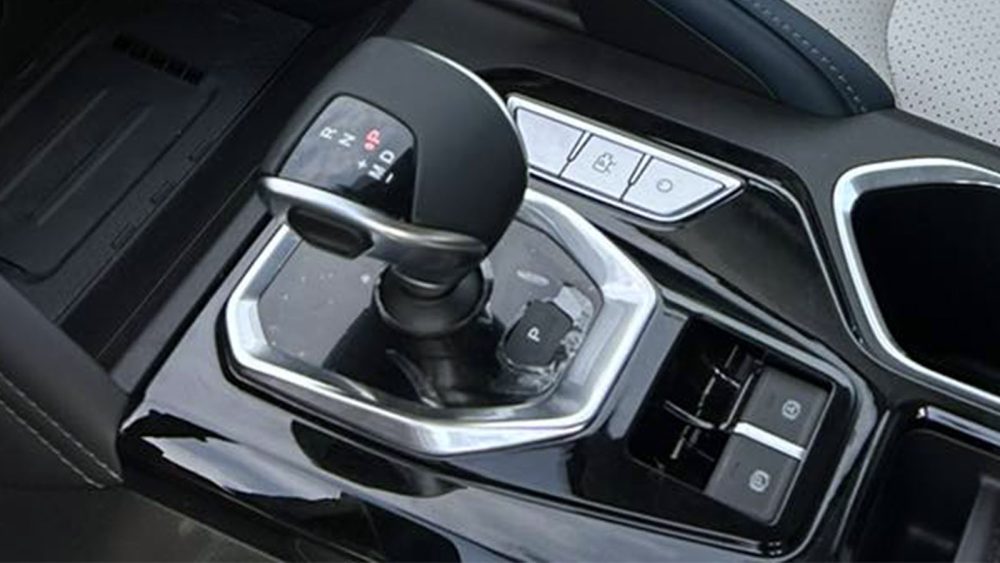 Внутренний туннель селектора Jetour X50