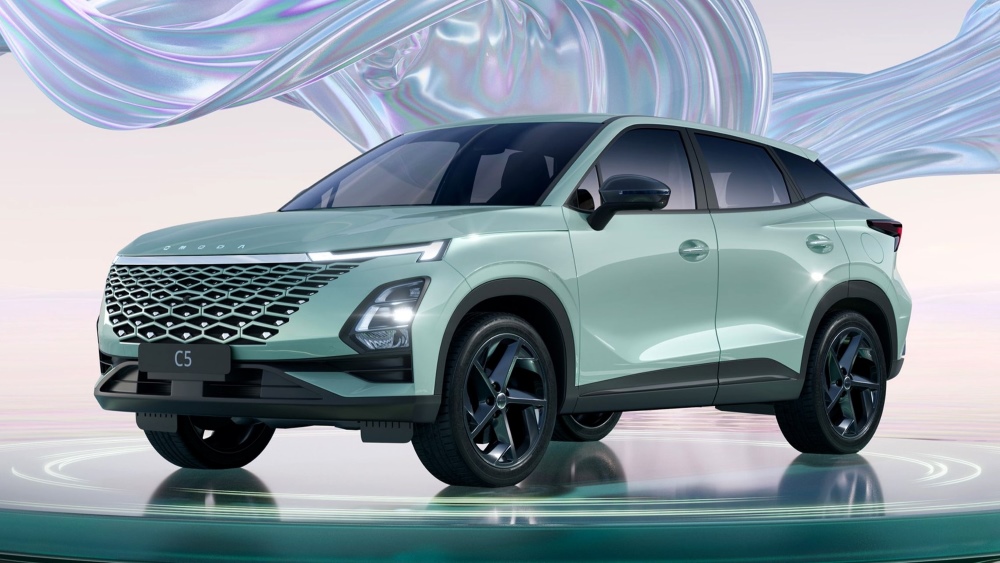 Кроссовер Omoda C5 передняя часть
